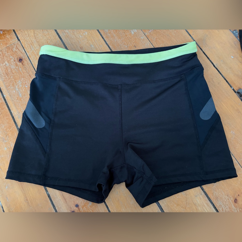 🌸 2 for 30 🌸 Active Shorts with Green Trim and Pocketed